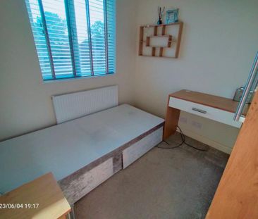 3 bedroom semi-detached house to rent - Photo 3