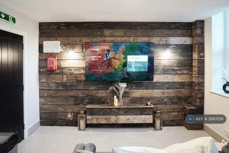1 bedroom in a house share to rent - Photo 3