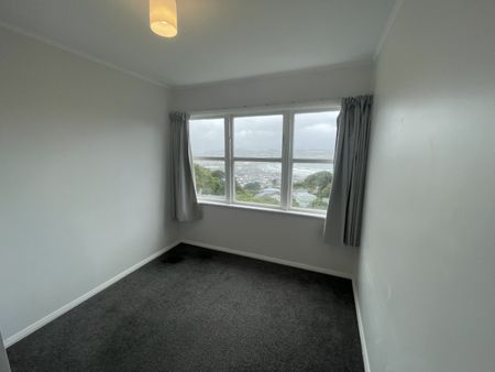 3 Bedrooms in Melrose - Photo 4