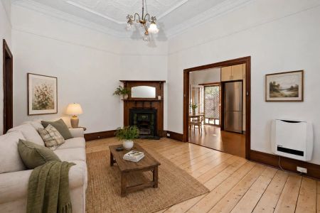 Beautifully Renovated Edwardian Home - Photo 2