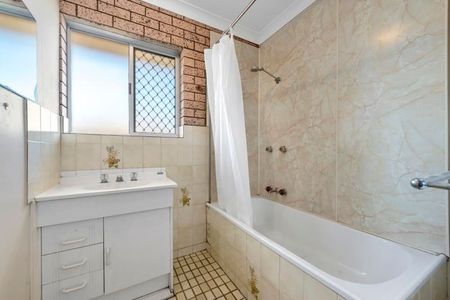 Spacious Unit - Ideal Location - Photo 3