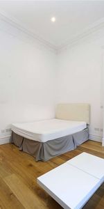 A bright furnished studio apartment overlooking the beautiful Lennox Gardens. - Photo 3