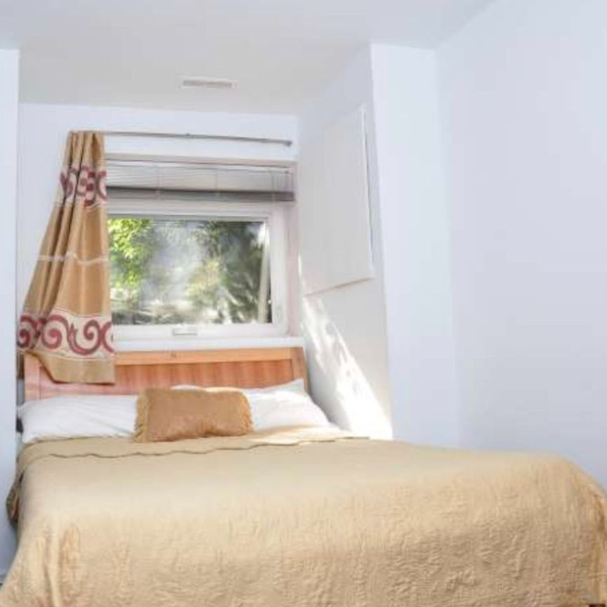 For Lease - 118 Shuter St Street Unit# Master Room B, Main Floor, Toronto, Ontario - Photo 1