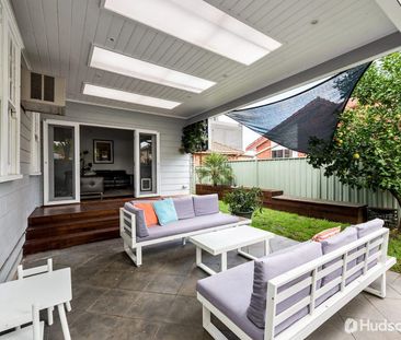 Gorgeous Californian Bungalow. - Photo 3