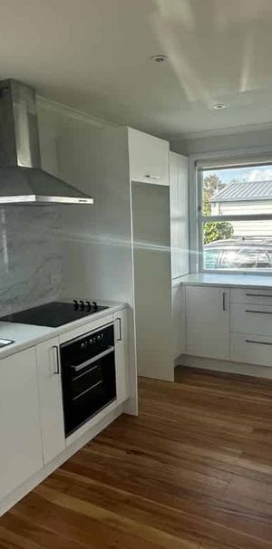 Charming Three-Bedroom Home with Single Garage - Photo 1