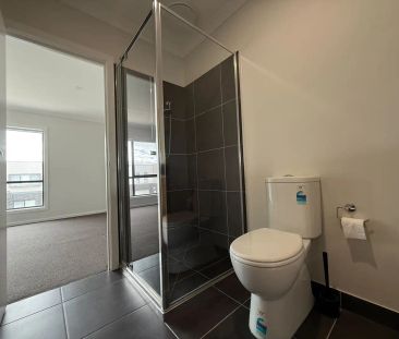 “Modern 3-Bedroom Home with 2 Bathrooms and Single Garage” - Photo 5