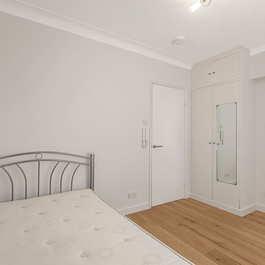 Buckingham Gate, London, SW1E 6PA - Photo 1