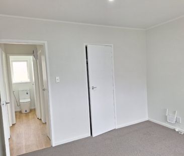 Freshly Renovated brick and tile! - Photo 1