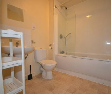 Flat to rent on - Photo 3