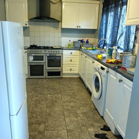 3 bedroom terraced house to rent - Photo 4