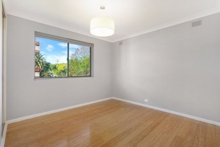 Stylishly Renovated 2-Bedroom Apartment in Prime Chatswood Location - Photo 2