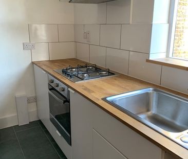 2 Bed Maisonette, Manchester Road, N15 - Photo 2