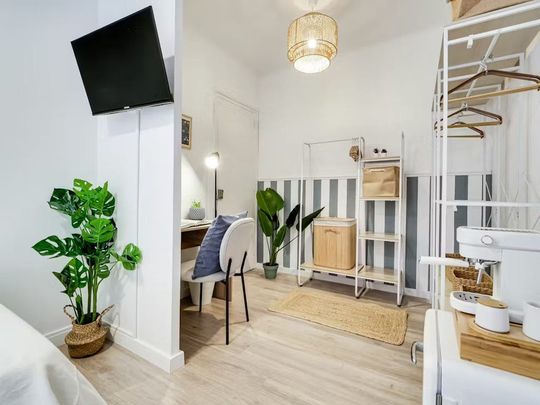 Passeig de Valldaura, Barcelona, Catalonia 08016 - Photo 1