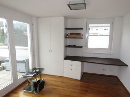 Großzügige helle Vier-Zimmer-Penthouse-Wohnung, mit großer Sonnenterrasse und zwei Bädern in Feldkirch - Photo 5