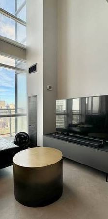 Toronto Furnished Loft Rental – 2 Bed, 2 Bath, City Views - Photo 1