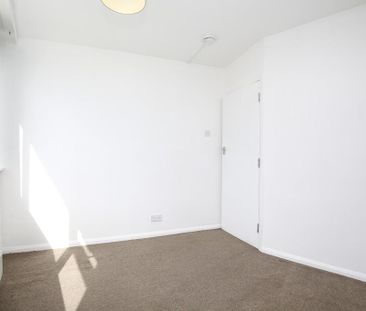 3 bedroom apartment to rent - Photo 4