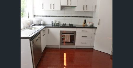 Convenient location - Photo 5