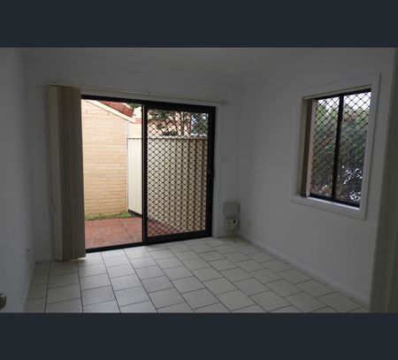 2/11 Foley Street, Gwynneville, NSW 2500 - Photo 2