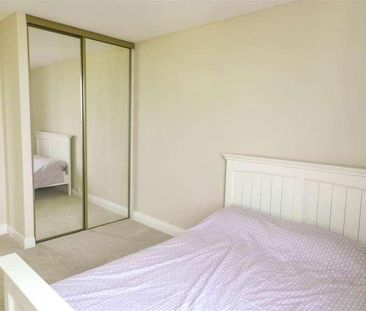 Bramlands Close, Battersea, London, SW11 - Photo 1