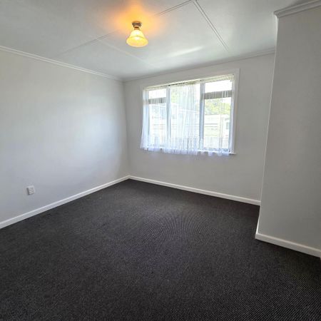 Tidy 3 Bedroom home in Whakatane CBD - Photo 2