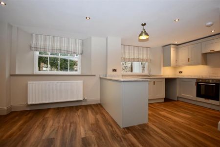 3 bedroom semi-detached house to rent - Photo 5