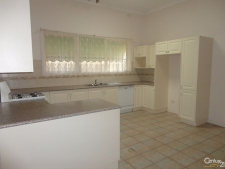 Spacious Unit! - Photo 5