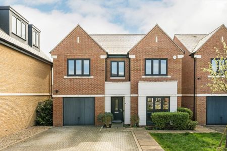 Bridges Avenue, KT8, London - Photo 2