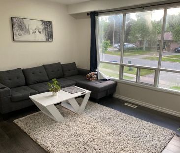 For Lease - 31 Bernick Drive, Barrie, Ontario - Photo 1