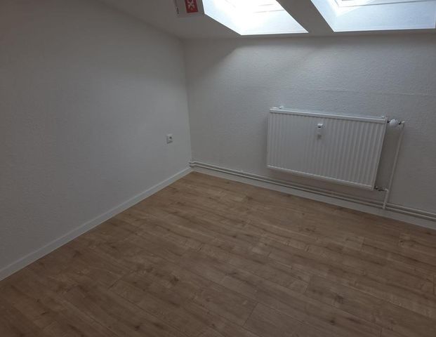 3 Zimmer Wohnung im DG und riesige Wohnküche - Foto 1