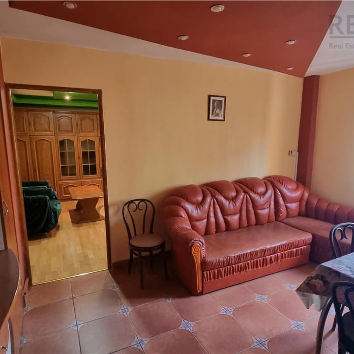 Apartament de trei camere pe strada Scriitorilor - Fotografie 1