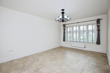 4 bedroom detached house to rent - Photo 5