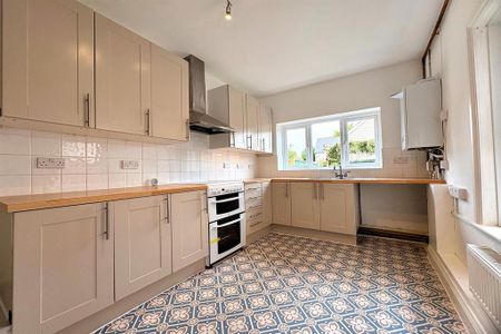 3 bedroom terraced house to rent - Photo 2