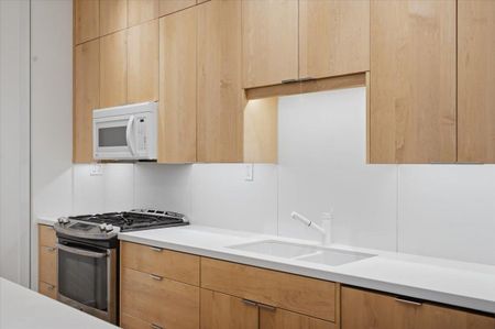 For Lease - 33 Rose Avenue Unit# Main Floor, Toronto, Ontario - Photo 2
