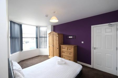 5 bedroom end of terrace house to rent - Photo 4