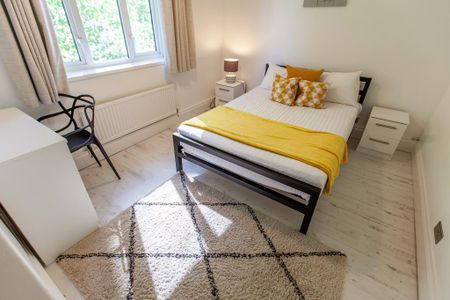 3 bedroom flat to rent - Photo 4