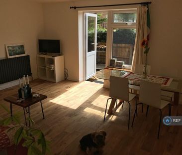 2 bedroom flat to rent - Photo 2