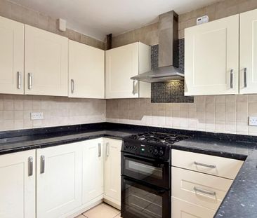 3 bedroom semi-detached house to rent - Photo 2