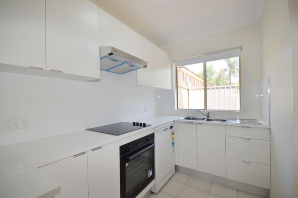 3 Bedroom Townhouse!! - Photo 1