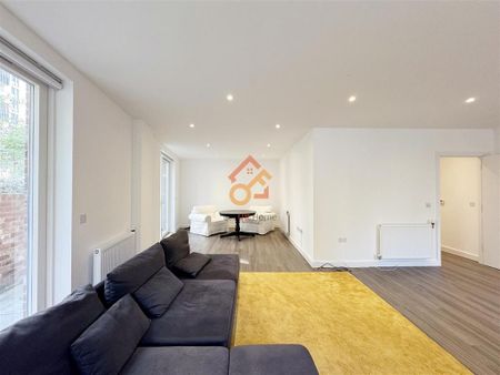 3 bedroom flat to rent - Photo 3