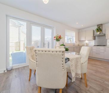 6 bedroom detached house to rent - Photo 4