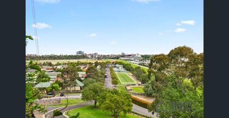 Where Luxury Meets Convenience - Photo 3