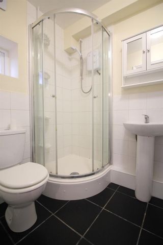 Hanworth Road, Hounslow - Photo 5