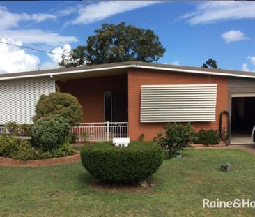 Easy Coastal Living in the Heart of Torquay - Photo 2