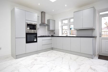 3 bedroom House To Let - Photo 2