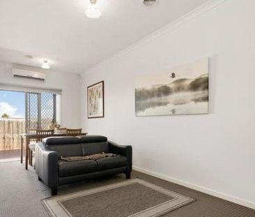 Neat 3 Bedroom Family Home! - Photo 2