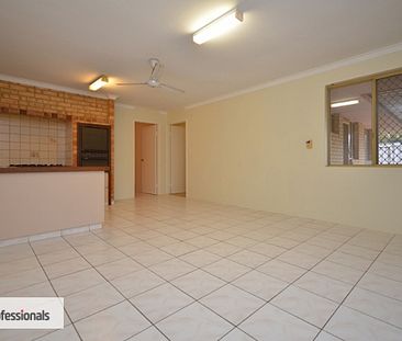 2/86 Centre Street, Queens Park WA 6107 - Photo 3