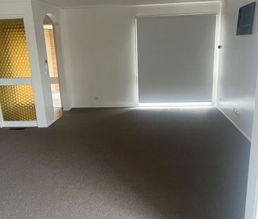 8 David Collins Drive, Endeavour Hills - Photo 3
