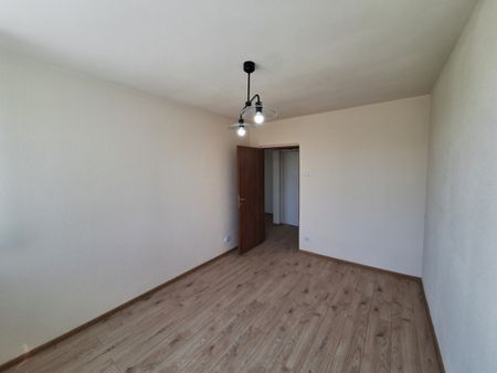 Apartament luminos și renovat 2 camere Pajura, prima închi - Photo 3