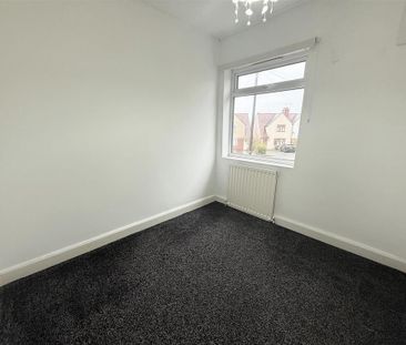 3 bedroom end of terrace house to rent - Photo 2