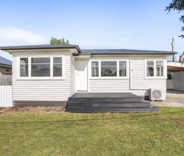 Stylish Home Close to River Walks and Cafes - Photo 4